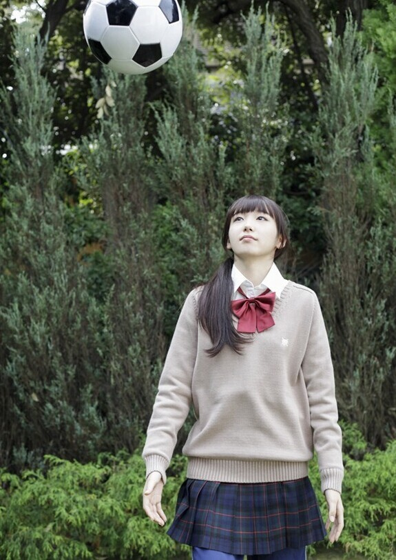 日本16岁嫩模饭丰万理江走红 酷似新垣结衣