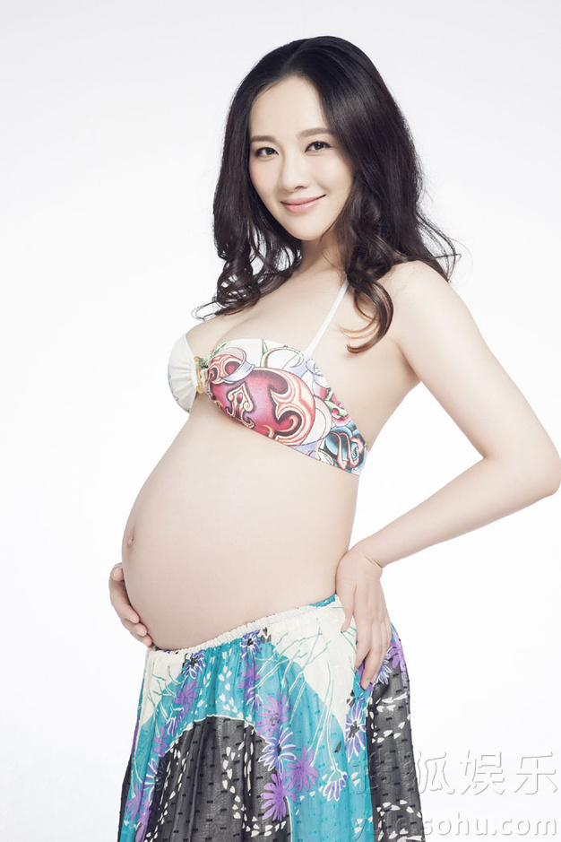 孟茜最新比基尼孕照曝光 夏威夷风情美艳惊人