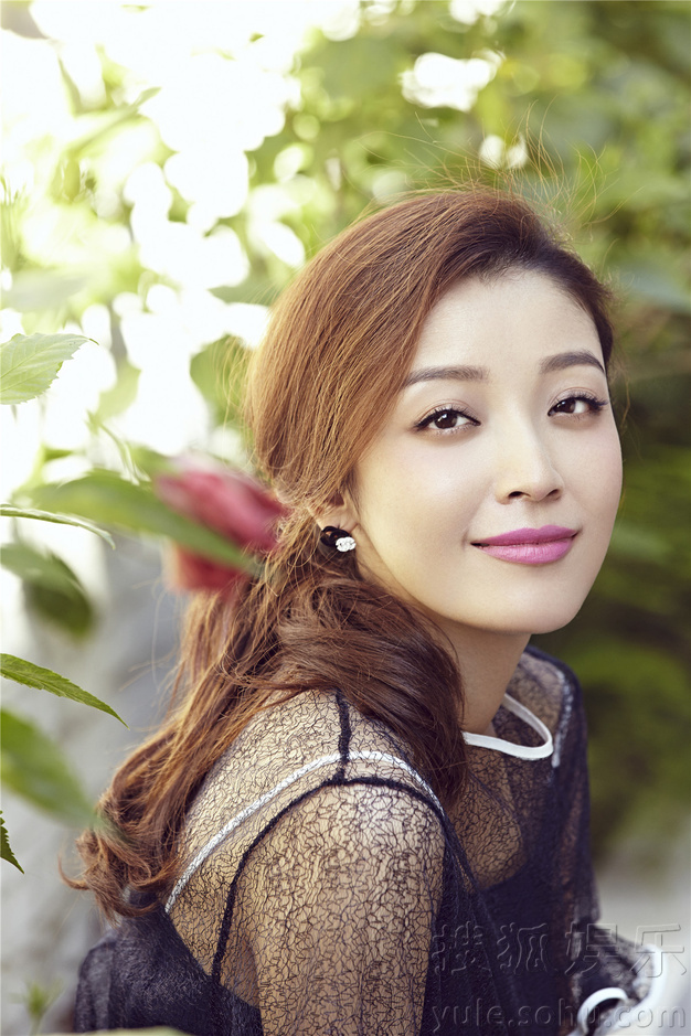 高晓菲最新甜美写真曝光 温暖明媚如美丽糖果