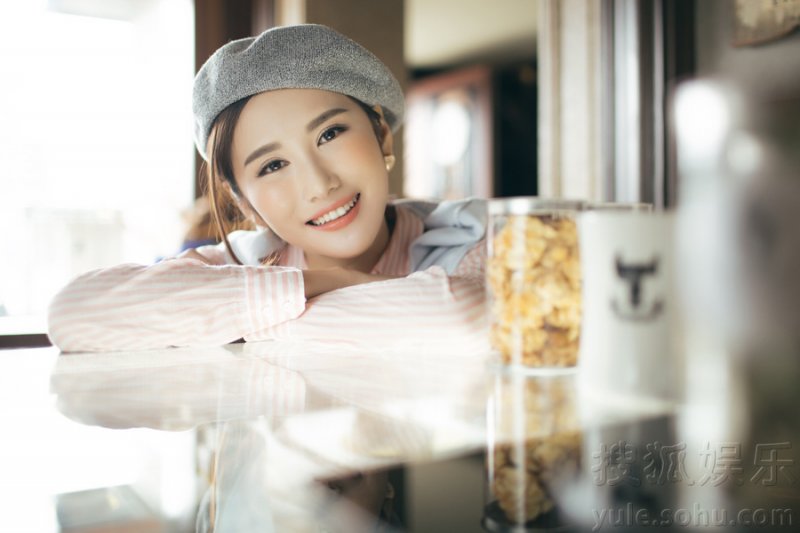 高珑珂全新写真大片曝光 时尚甜美展文艺风