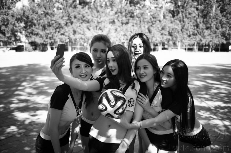 嫩模时尚大片助威世界杯 性感可爱时尚青春