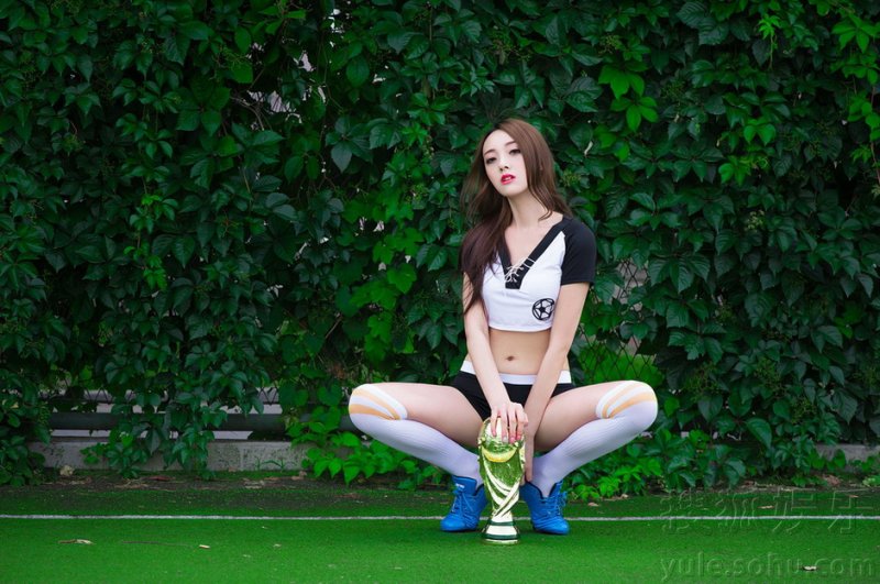 嫩模时尚大片助威世界杯 性感可爱时尚青春