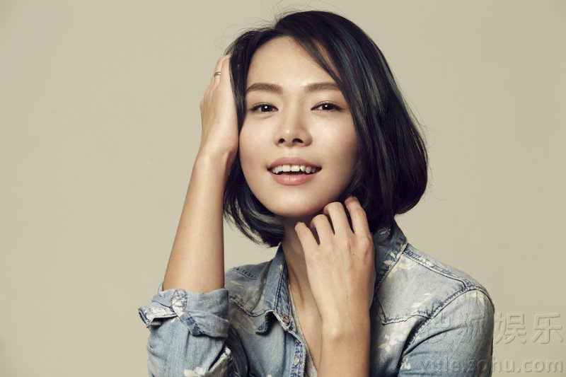 程怡短发文艺气质写真 展露笑颜韩范儿十足