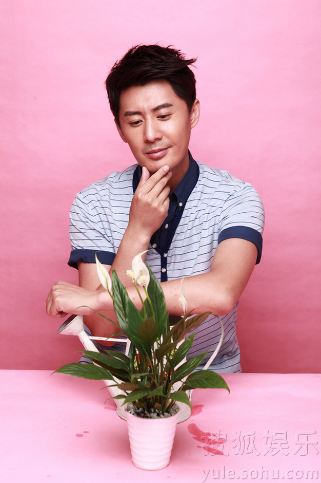 张天其曝光最新居家写真 尽显邻家暖男气质