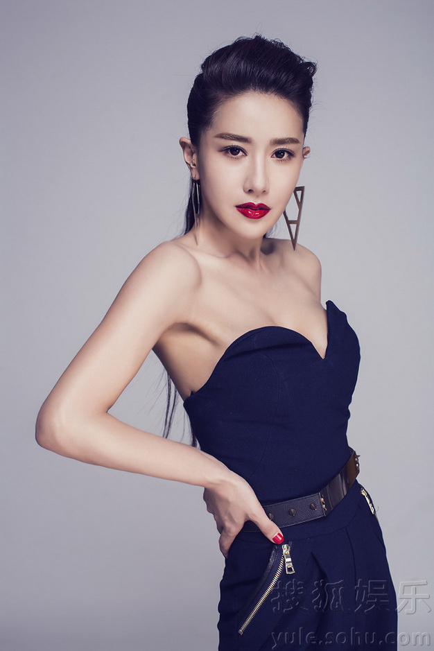 香港女神张暖雅赴台拍写真 尽显优雅魅惑