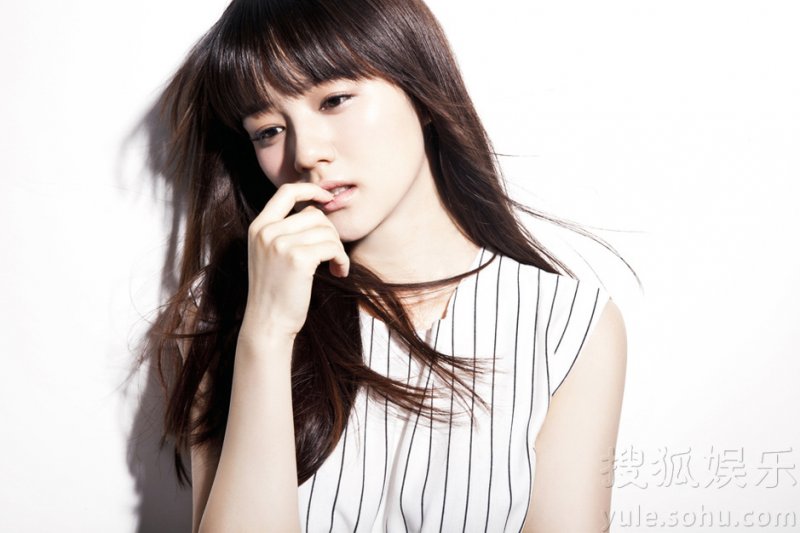 刘真君曝光风格唯美写真 网友呼：“桌面女神”