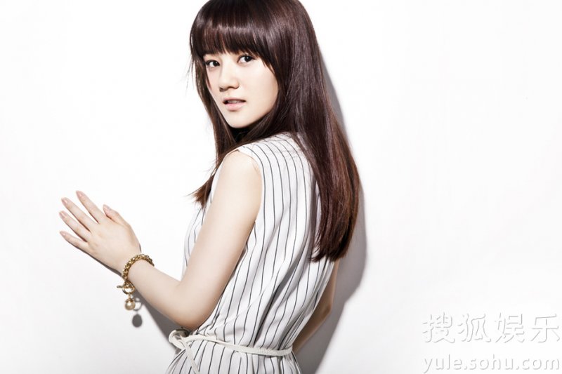 刘真君曝光风格唯美写真 网友呼：“桌面女神”