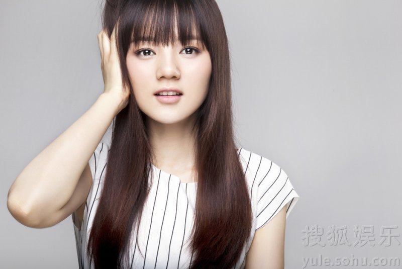 刘真君曝光风格唯美写真 网友呼：“桌面女神”