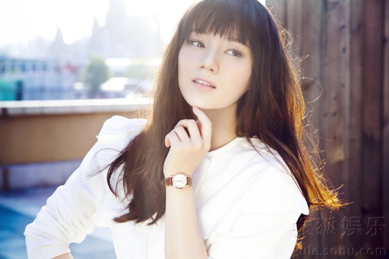 刘真君曝光风格唯美写真 网友呼：“桌面女神”