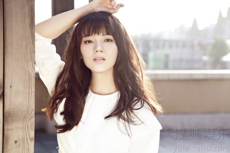 刘真君曝光风格唯美写真 网友呼：“桌面女神”