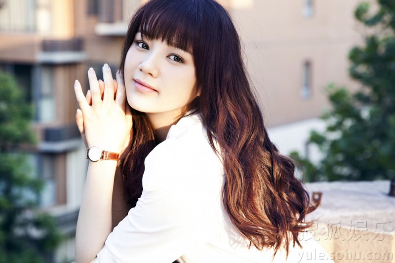 刘真君曝光风格唯美写真 网友呼：“桌面女神”