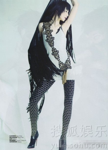 49岁张曼玉着性感蕾丝内衣登杂志 展现骨感美