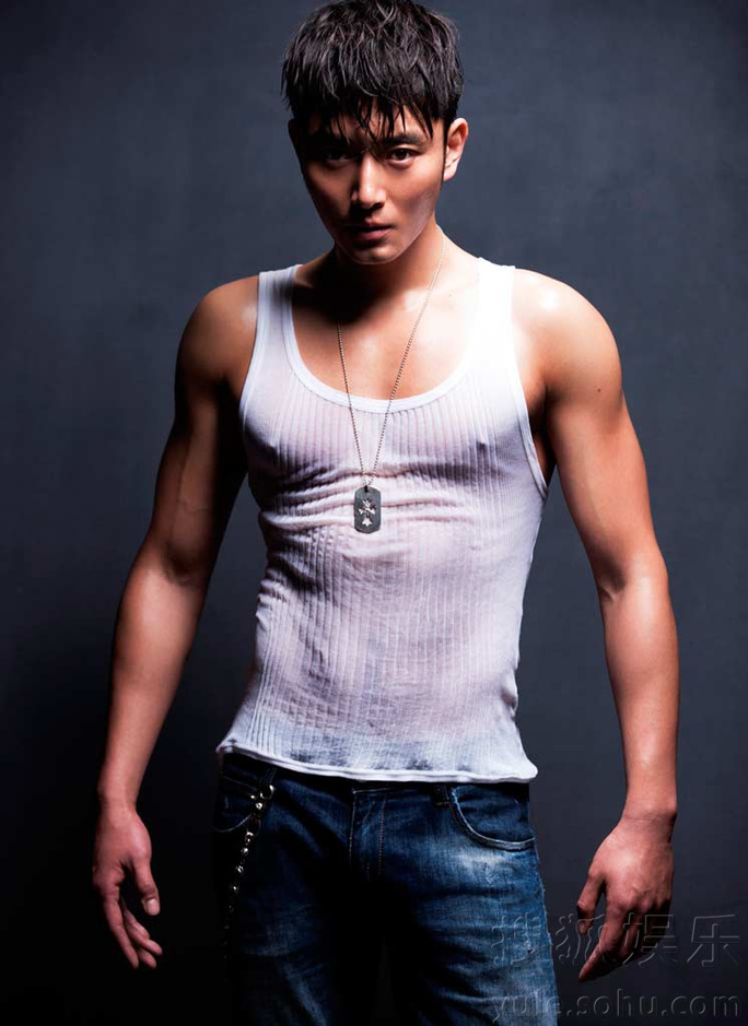 李东学最新写真大秀完美腹肌 性感十足俊朗霸气