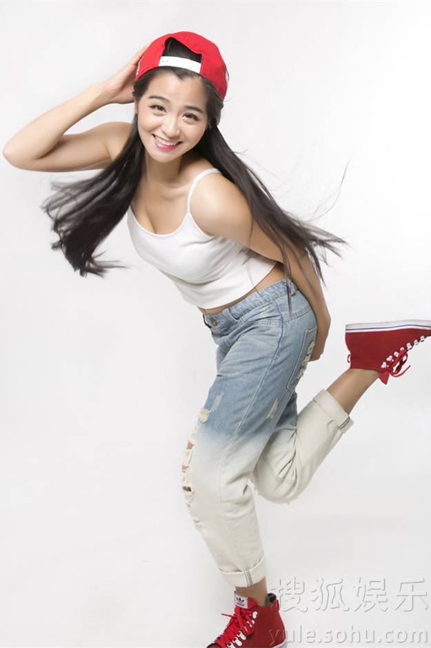 裘晓洁运动系写真曝光 搞笑卖萌尽显俏皮可爱