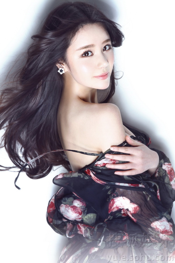 邱璐璠初春写真大片曝光 清纯性感楚楚动人