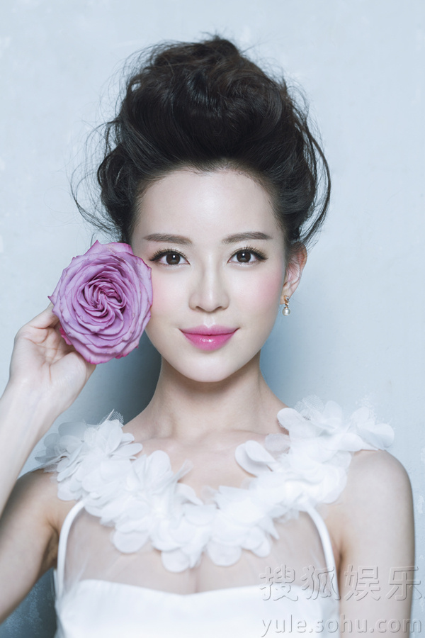 温心唯美写真曝光 古典靓丽宛若花中仙子