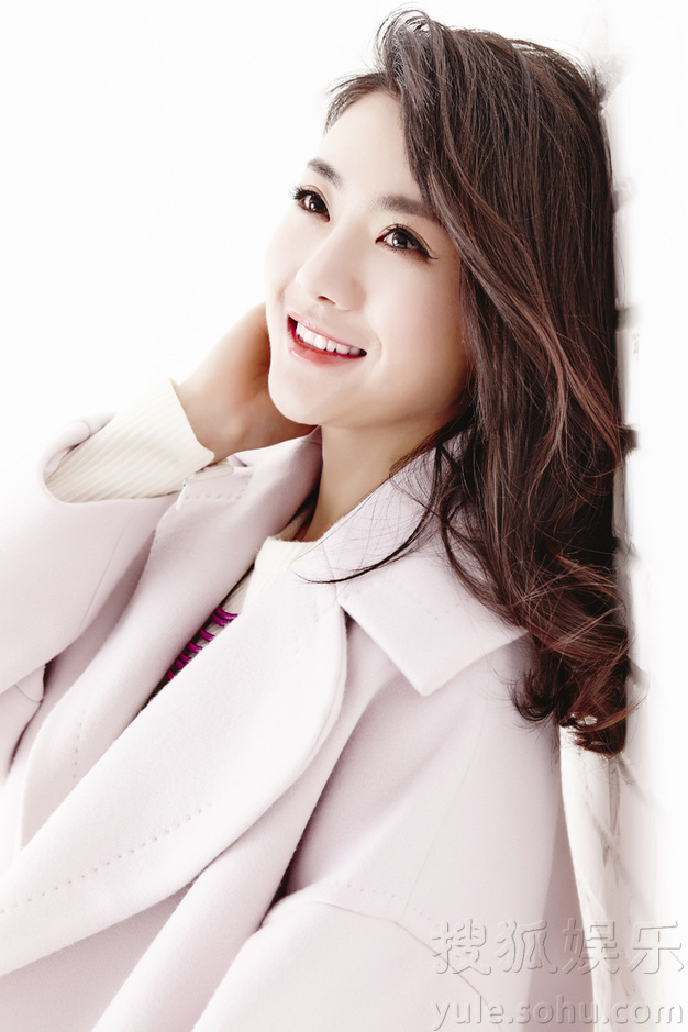 牟星春日写真曝光 粉嫩清新上演长腿诱惑