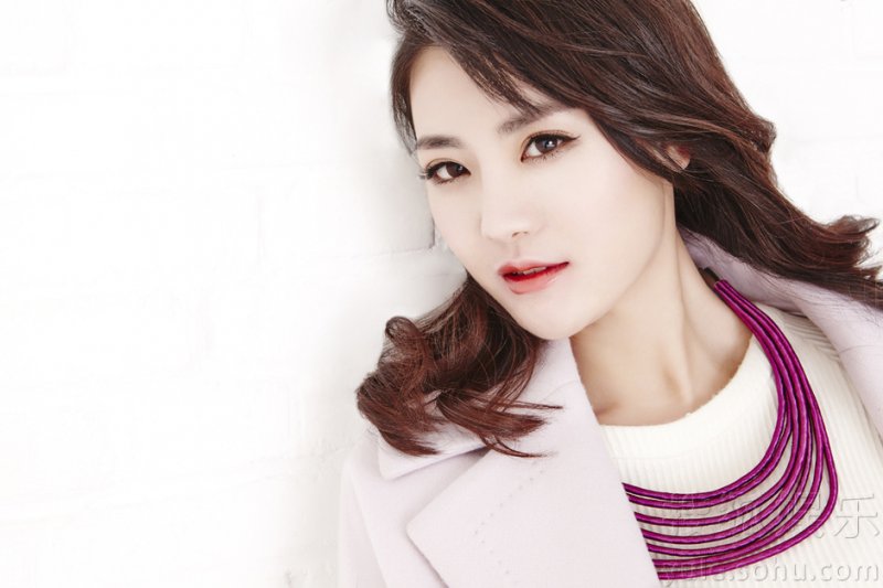 牟星春日写真曝光 粉嫩清新上演长腿诱惑