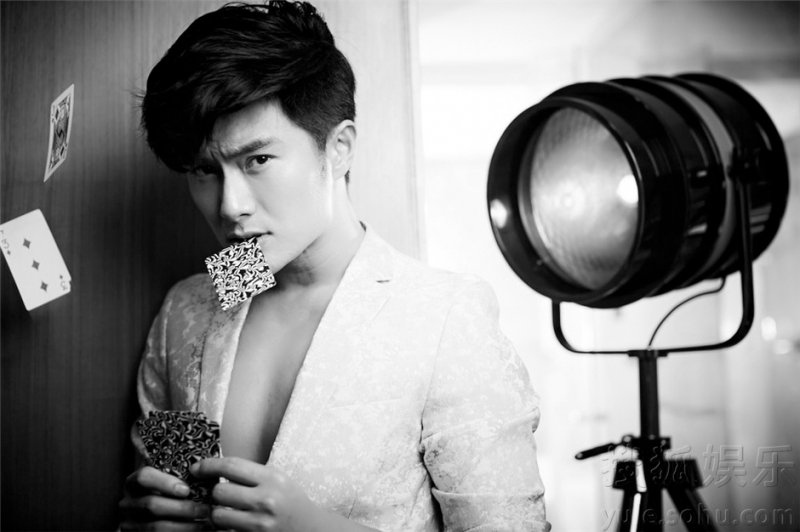 《何以笙萧默》向恒写真 沈泰扮赌神事业线凸显