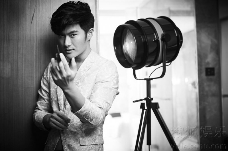 《何以笙萧默》向恒写真 沈泰扮赌神事业线凸显