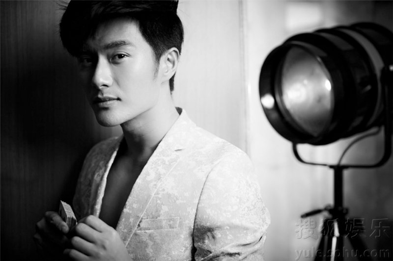 《何以笙萧默》向恒写真 沈泰扮赌神事业线凸显