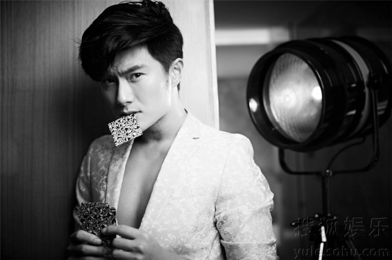 《何以笙萧默》向恒写真 沈泰扮赌神事业线凸显
