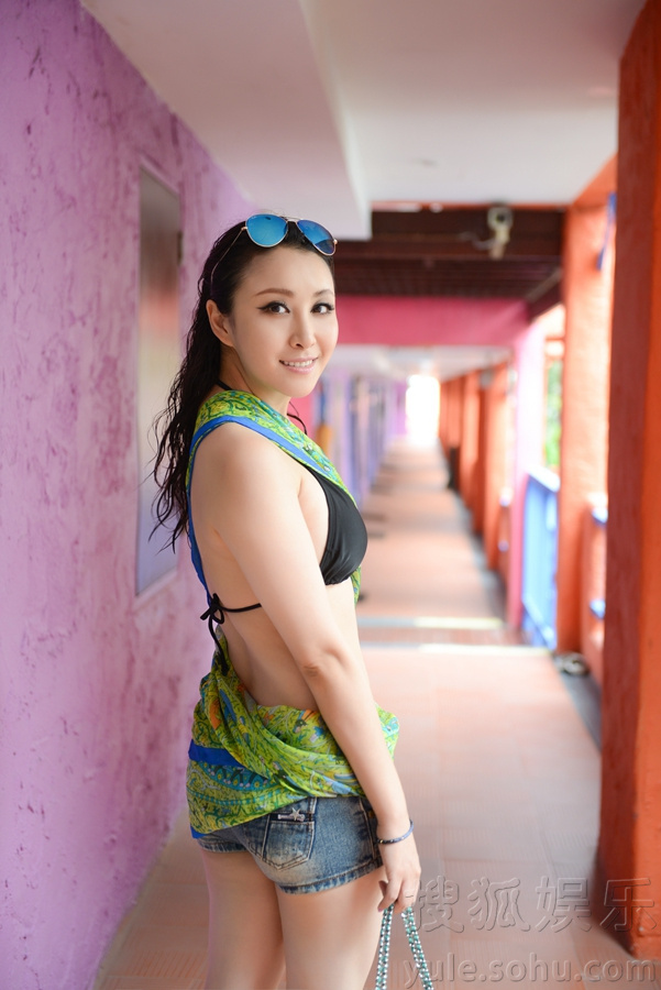 演员隋兰最新优雅写真曝光  性感动人秀长腿