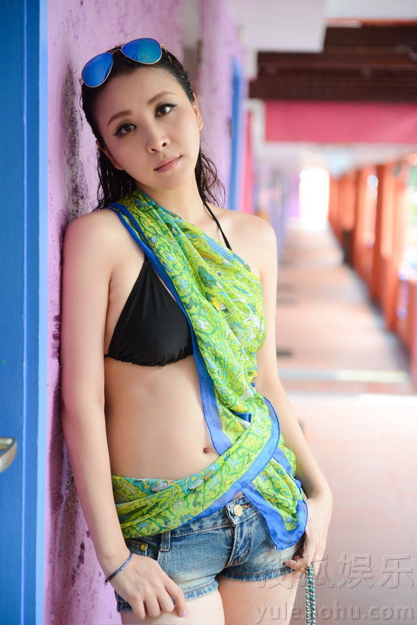 演员隋兰最新优雅写真曝光  性感动人秀长腿