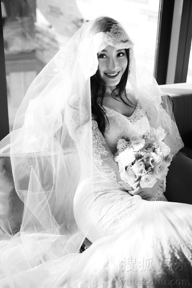 情人节预热！苏青徐海乔浪漫婚纱写真甜蜜曝光