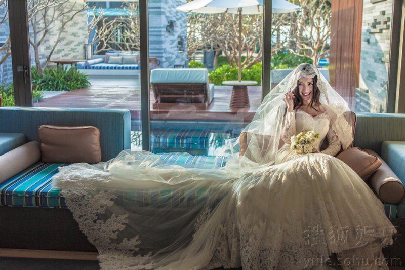 情人节预热！苏青徐海乔浪漫婚纱写真甜蜜曝光