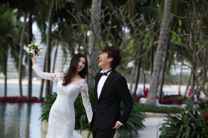 情人节预热！苏青徐海乔浪漫婚纱写真甜蜜曝光