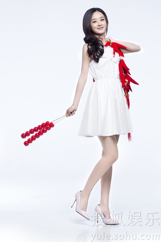 赵丽颖曝“甜美迎春”写真 萌辣娇妻深入人心