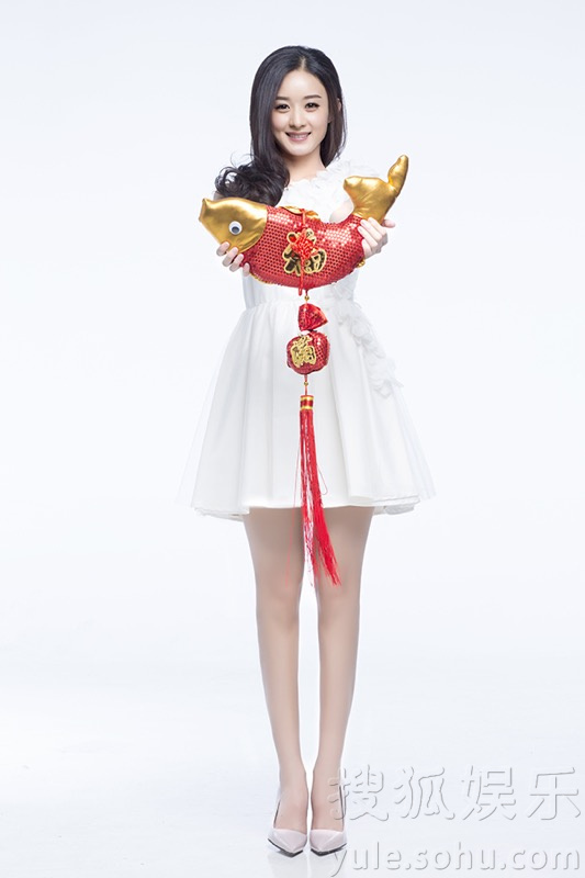 赵丽颖曝“甜美迎春”写真 萌辣娇妻深入人心