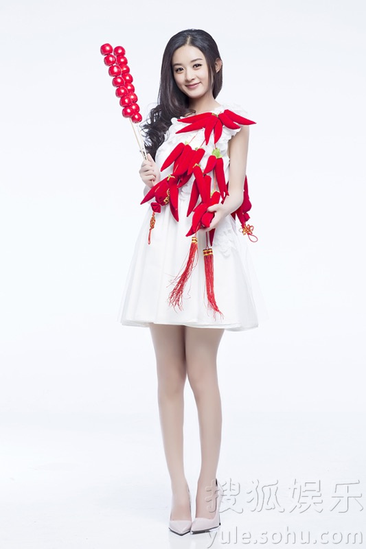 赵丽颖曝“甜美迎春”写真 萌辣娇妻深入人心