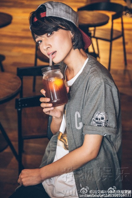 冯文娟素颜写真  爽朗笑容随性十足