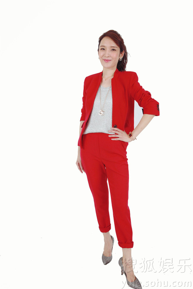 何昊阳都市范儿写真曝光 白领丽人时尚大气