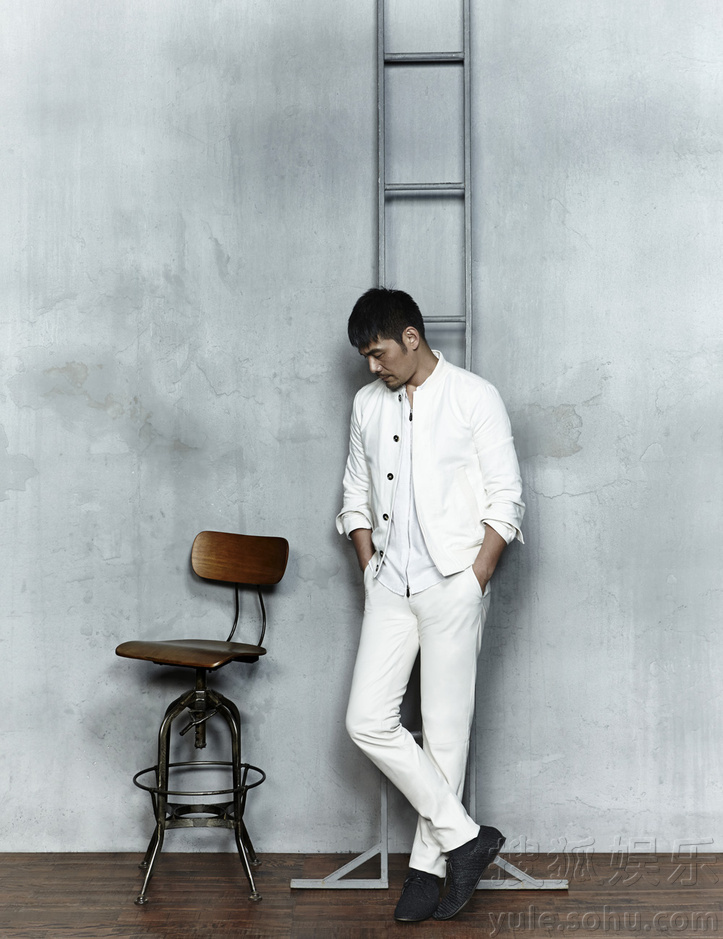 邵兵封面大片曝光 尽显成熟稳重范儿