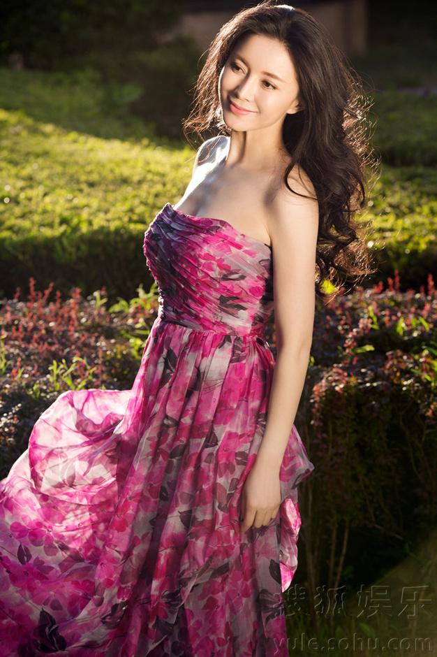 刘敏推出最新写真大片  造型凸显御姐范儿