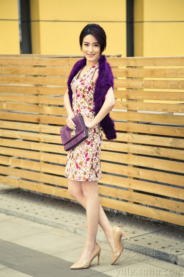 徐百卉初夏写真曝光  演绎浪漫缤纷夏日