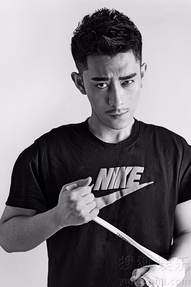 刘梓豪黑白写真大片曝光 尽显型男时尚风范