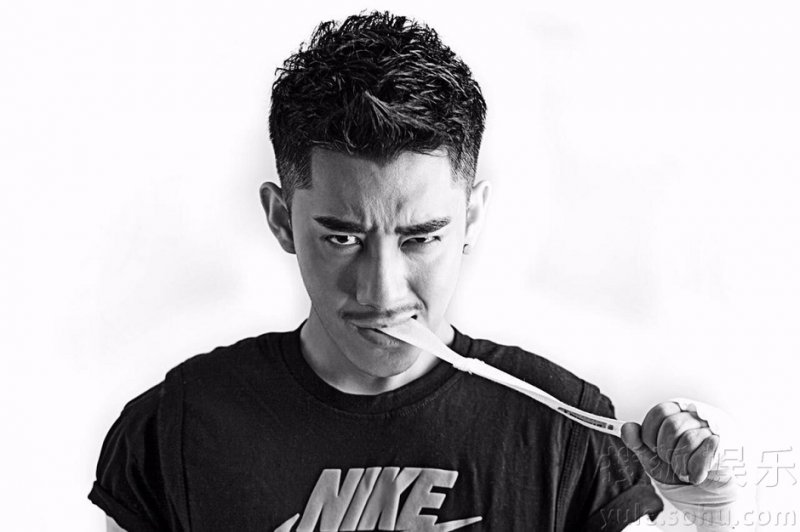 刘梓豪黑白写真大片曝光 尽显型男时尚风范