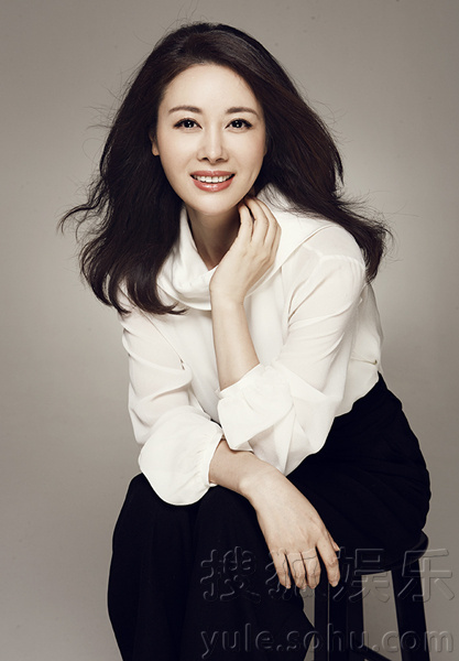 邓英最新早春写真曝光 笑容甜美堪称治愈系