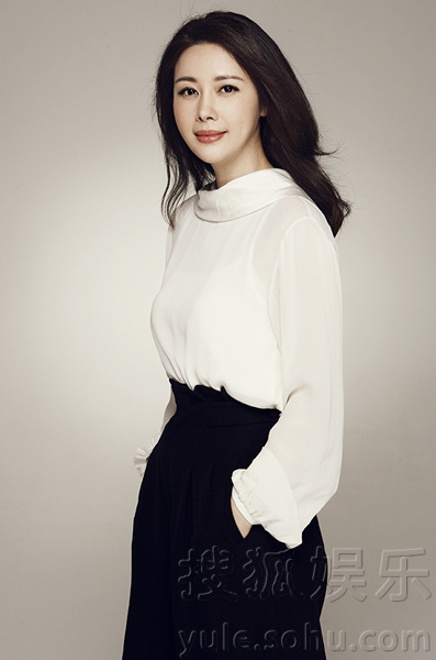 邓英最新早春写真曝光 笑容甜美堪称治愈系