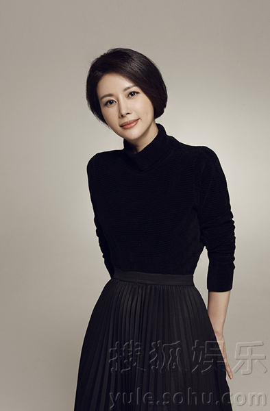 邓英最新早春写真曝光 笑容甜美堪称治愈系