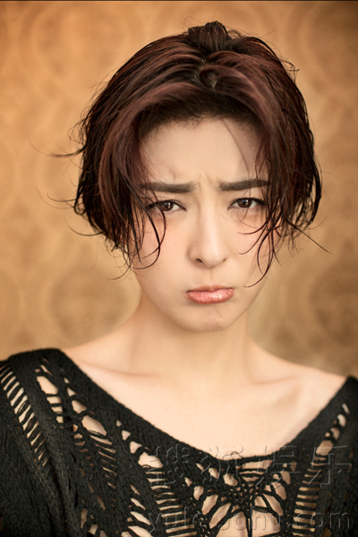 女星杨紫彤曝最新写真 热辣俏皮赚足眼球