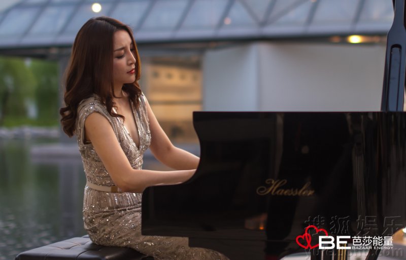 陈洁时尚杂志拍大片 尽显钢琴女神优雅魅力