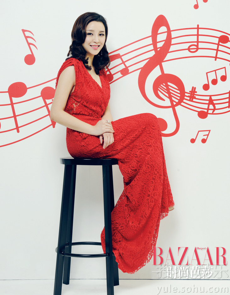 陈洁时尚杂志拍大片 尽显钢琴女神优雅魅力