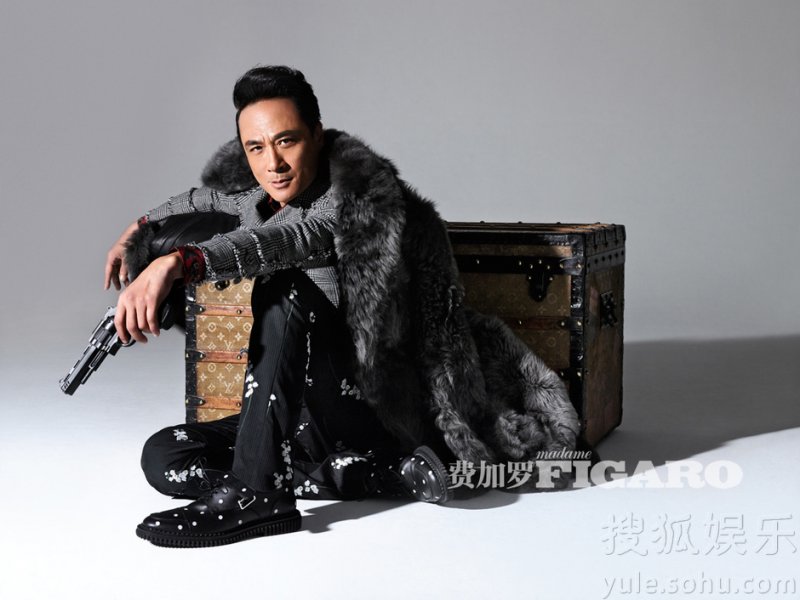 吴镇宇时尚大片冷傲归来 眼神犀利风格鬼马