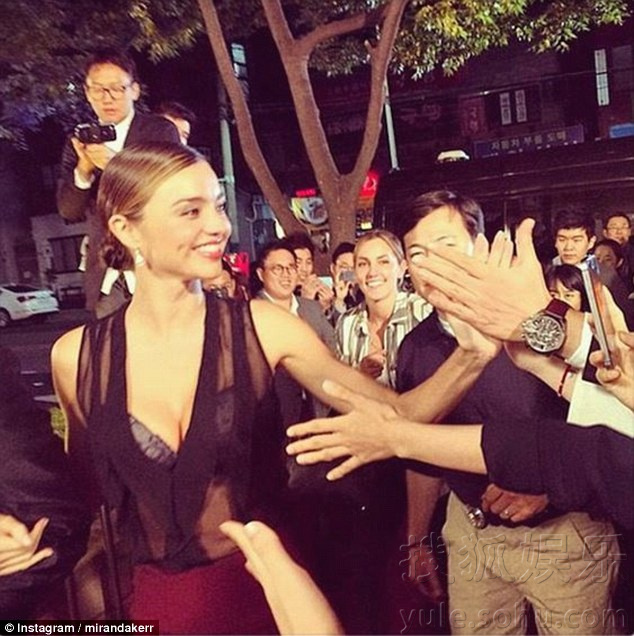 米兰达-可儿现身韩国 曝内衣写真秀火辣身材