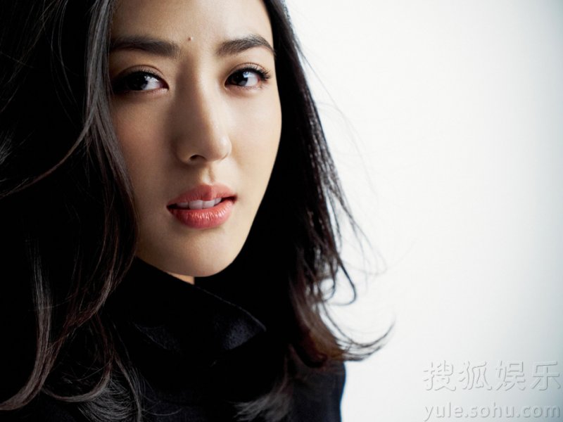 徐飒全新写真大片曝光 迷人笑容展暖女形象